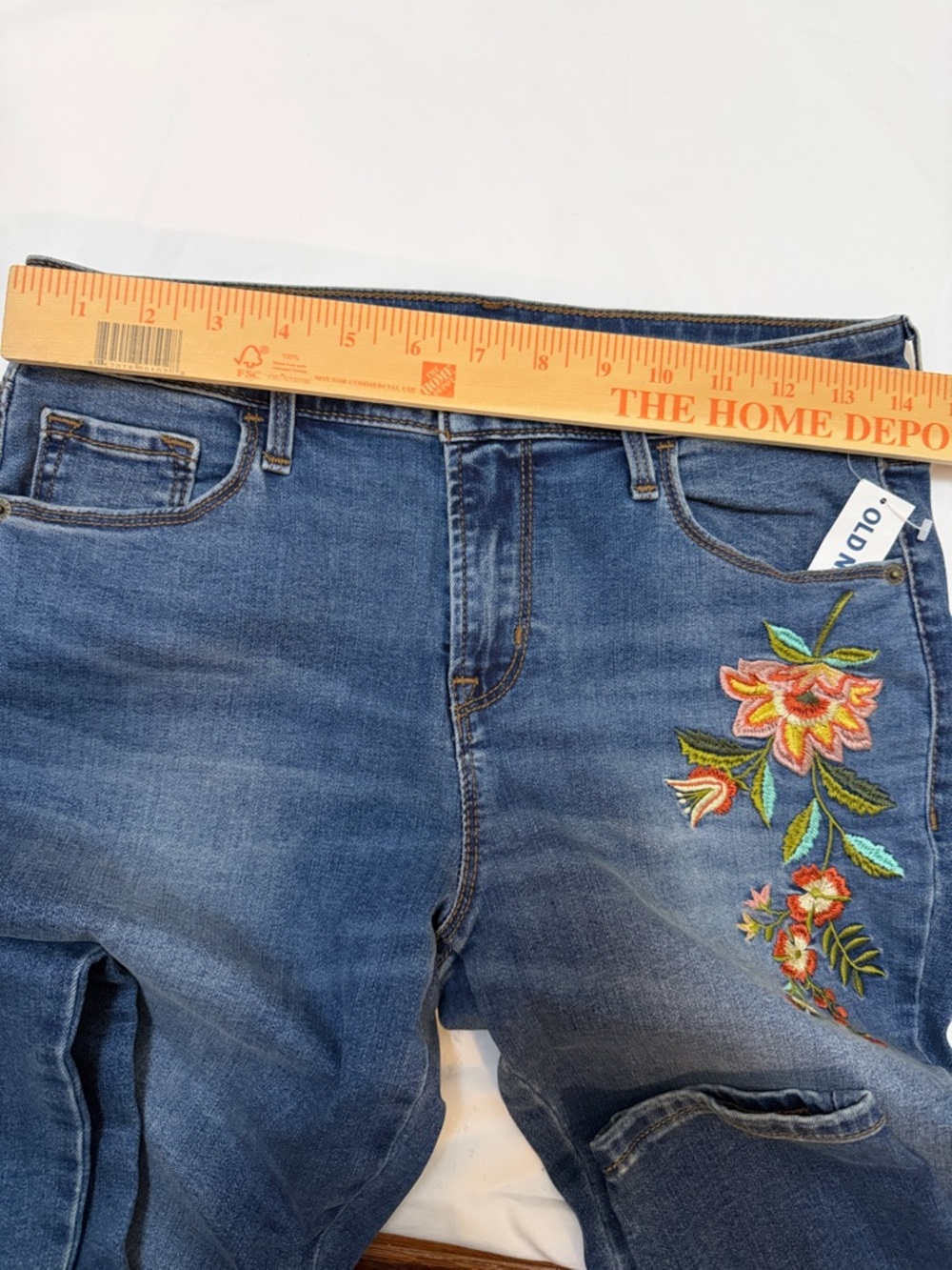 Old Navy Skinny Leg Rock Star Jeans with Floral Embroidery 6 NWT - Picture 6 of 7